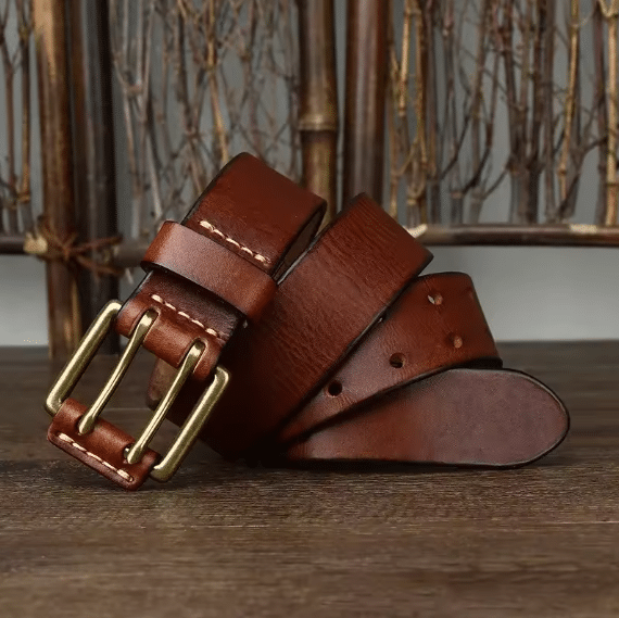 Ceinture cowboy cuir bordeaux double ardillon. Robuste, maintien renforcé, boucle laiton vintage, idéale pour un style western durable et authentique (2)