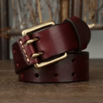 Ceinture cowboy cuir bordeaux double ardillon. Robuste, maintien renforcé, boucle laiton vintage, idéale pour un style western durable et authentique (3)