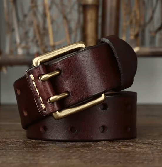 Ceinture cowboy cuir bordeaux double ardillon. Robuste, maintien renforcé, boucle laiton vintage, idéale pour un style western durable et authentique (7)