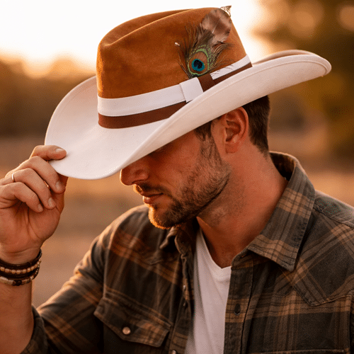 Chapeau cowboy bicolore avec plume (3)