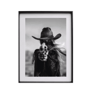 Photo femme cowboy chapeau et bandana esthétique cinéma