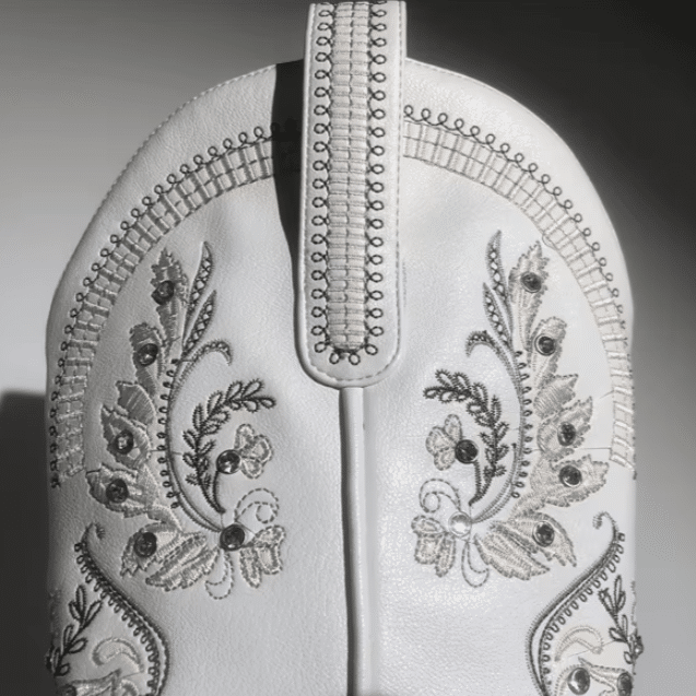 Bottes country blanches brodées style bohème (6)