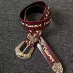 Ceinture cowboy femme rouge bordeaux à bande léopard et boucle gravée (4)
