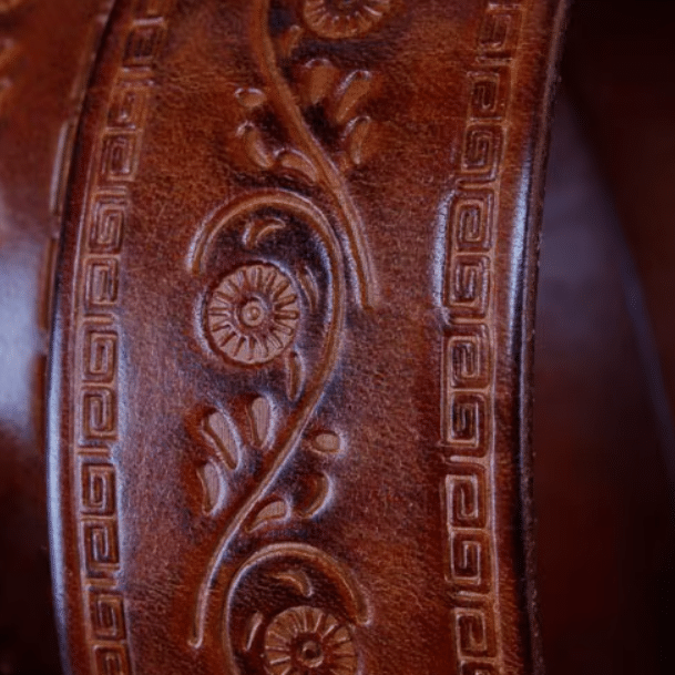 Ceinture western en cuir marron gravé à boucle argentée travaillée (7)
