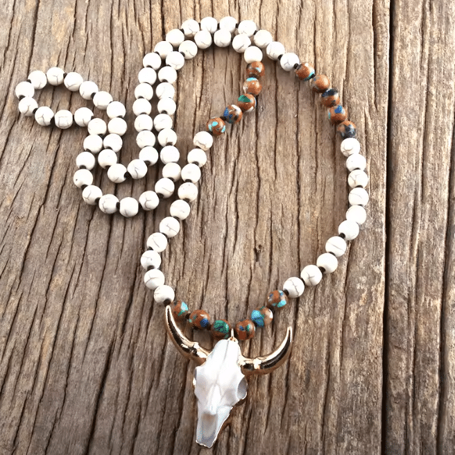 Collier cowboy à perles colorées et pendentif tête de taureau (1)