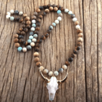 Collier cowboy à perles colorées et pendentif tête de taureau (2)