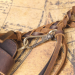 Portefeuille western long en cuir brut avec dragonne (11)
