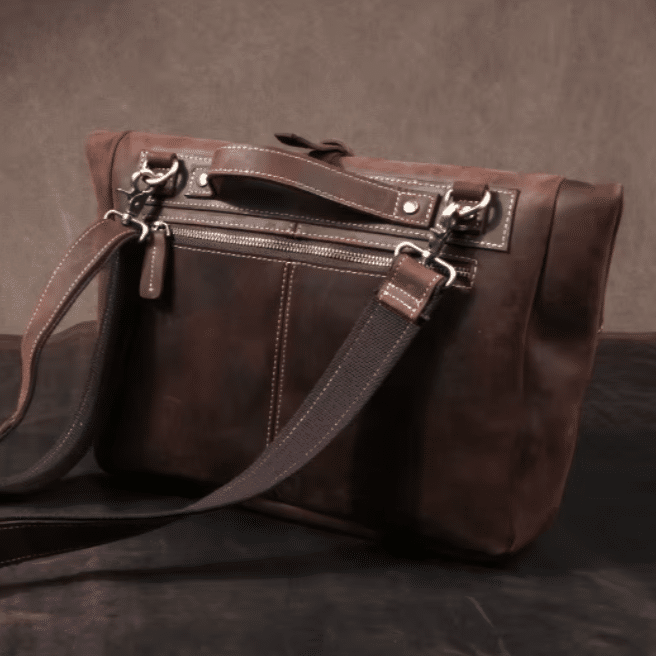 Sac messenger homme en cuir vintage à rabat roulé (10)