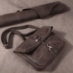 Sac messenger homme en cuir vintage à rabat roulé (11)