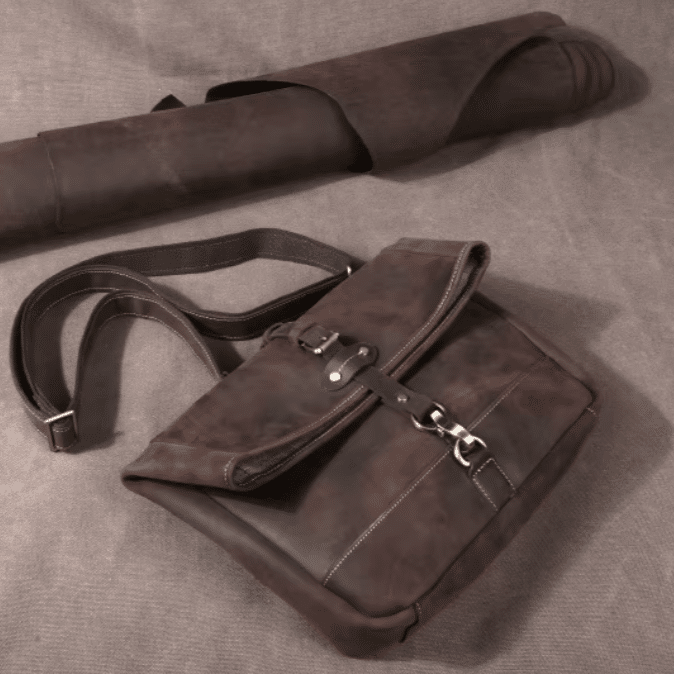 Sac messenger homme en cuir vintage à rabat roulé (11)