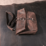 Sac messenger homme en cuir vintage à rabat roulé (13)