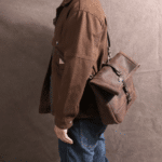 Sac messenger homme en cuir vintage à rabat roulé (7)