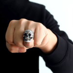 Bague tête de mort homme argentée (1)