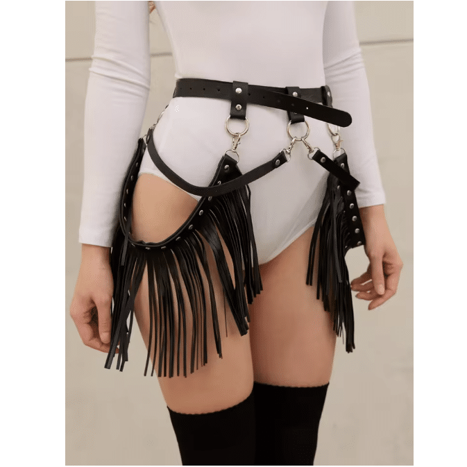 Ceinture cowgirl effet cuir sangles rivetées franges anneaux métal (4)