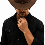 Chevalière homme dorée avec pierre rouge (3)