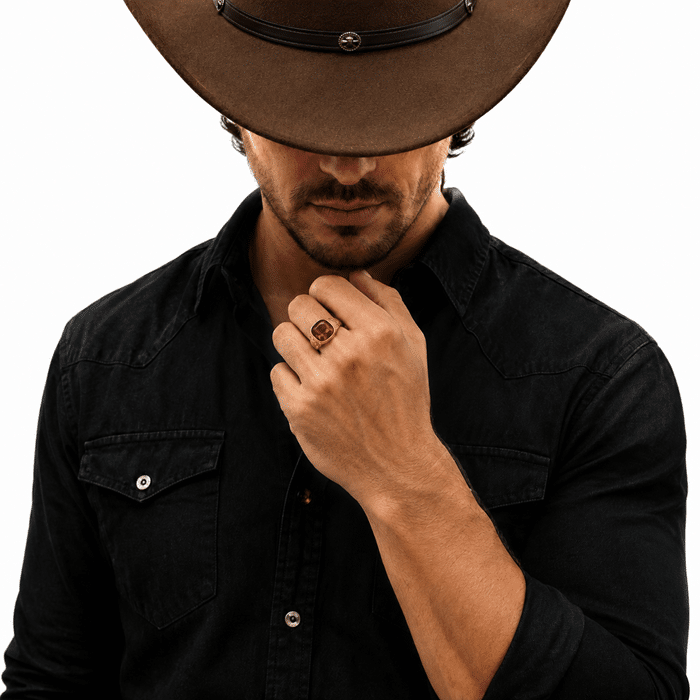 Chevalière homme dorée avec pierre rouge (3)