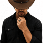 Chevalière homme dorée avec pierre verte style western (3)