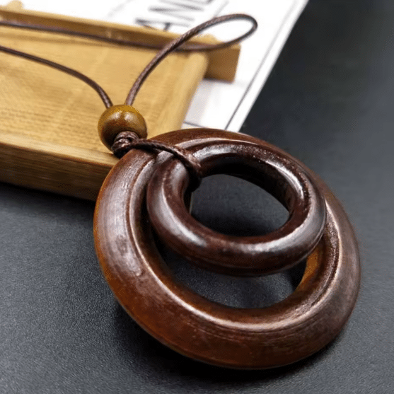 Collier double anneau bois nature et équilibre (1)