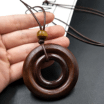 Collier double anneau bois nature et équilibre (2)