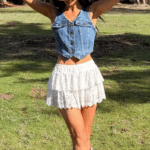 Jupe courte blanche en dentelle à volants style western (1)