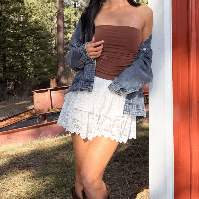 Jupe courte blanche en dentelle à volants style western (3)