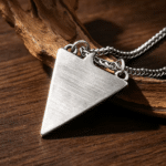 Pendentif cowboy paysage des Rocheuses sous la lune (3)