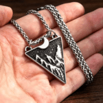 Pendentif cowboy paysage des Rocheuses sous la lune (4)