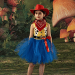 Robe déguisement Jessie Toy Story fille avec chapeau rouge (4)