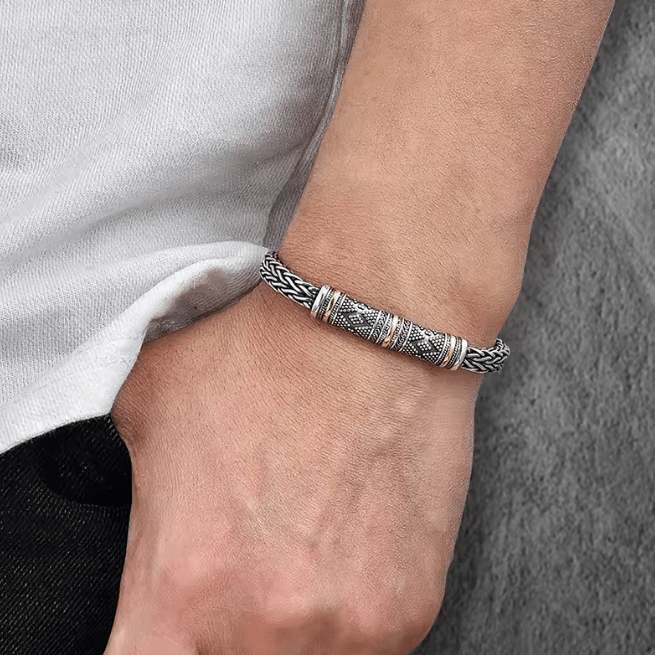 Bracelet homme maille tressée argentée gravé dorés (4)