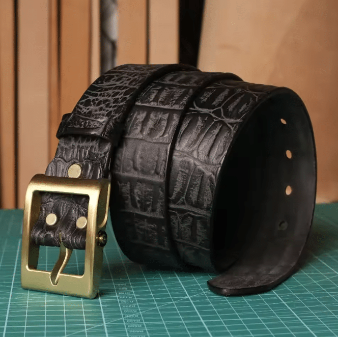 Ceinture cuir de vache motif crocodile boucle laiton (2)