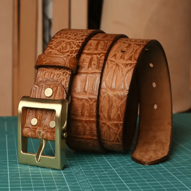 Ceinture cuir de vache motif crocodile boucle laiton (3)