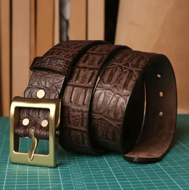 Ceinture cuir de vache motif crocodile boucle laiton (4)