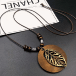 Collier western feuille à cordon perlé et finition bronze (2)