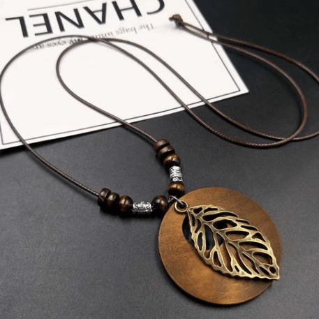 Collier western feuille à cordon perlé et finition bronze (2)