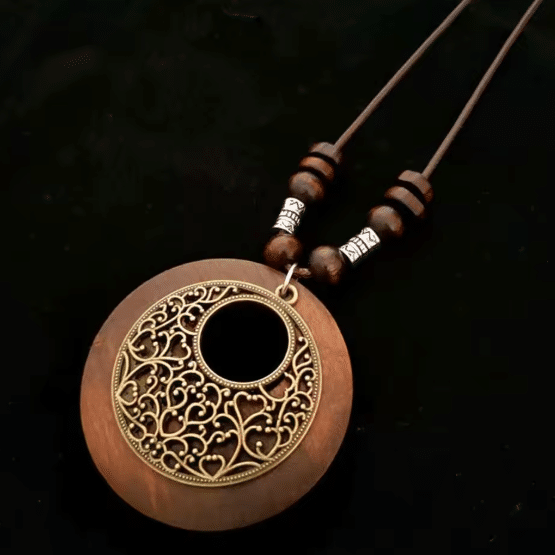 Collier western médaillon rond bois et dorées (1)