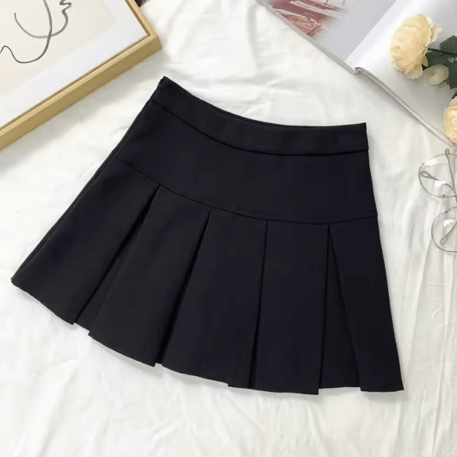 Mini-jupe plissée noire taille haute à larges plis réguliers (3)