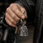 Porte-clés cloche porte-bonheur pour motard biker