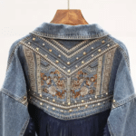 Veste cowboy jean bleu broderies florales et franges (3)