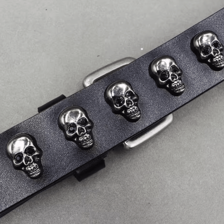 Ceinture biker noire cuir et têtes de mort (2)