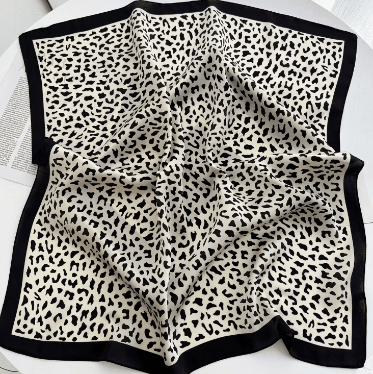 Grand foulard léopard blanc vintage (2)