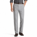 Pantalon homme gris clair coupe droite poches arrière passepoilées (1)