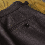 Pantalon vintage brun taupe à pinces et pattes latérales (5)
