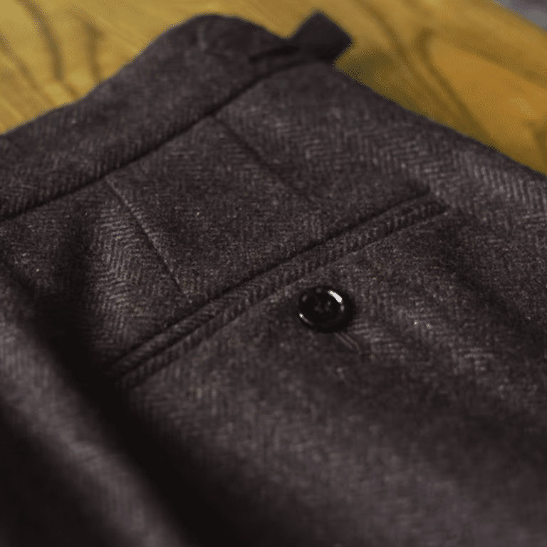 Pantalon vintage brun taupe à pinces et pattes latérales (5)