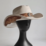 Chapeau cowboy beige à ornements et boucle cheval (2)