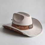 Chapeau cowboy beige à ornements et boucle cheval (3)