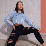 Veste en jean femme courte bleu clair déchirée (6)