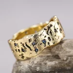 Bague rustique martelée