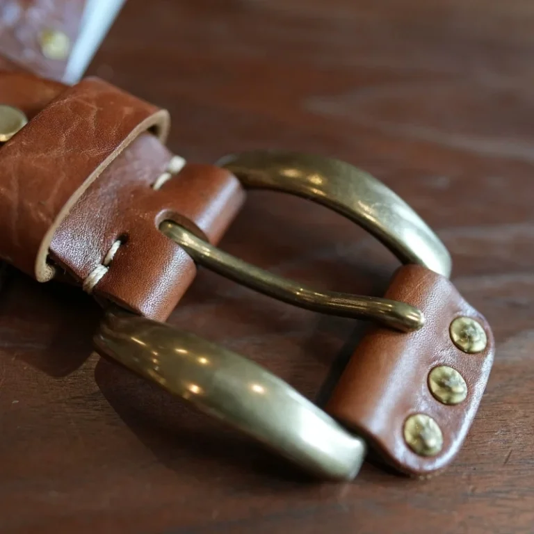Ceinture cuir de vachette à rivets laiton