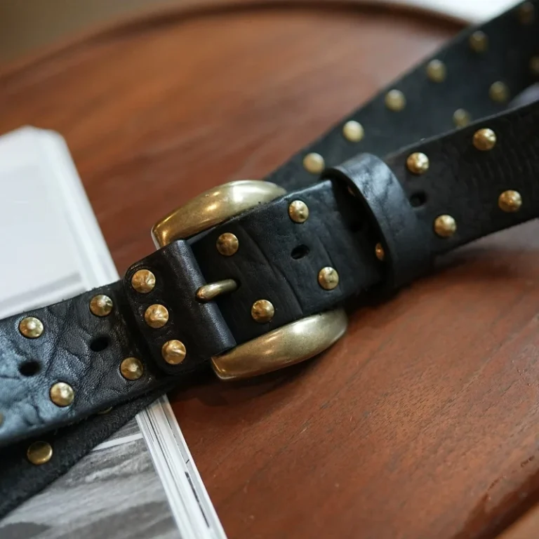 Ceinture cuir de vachette à rivets laiton