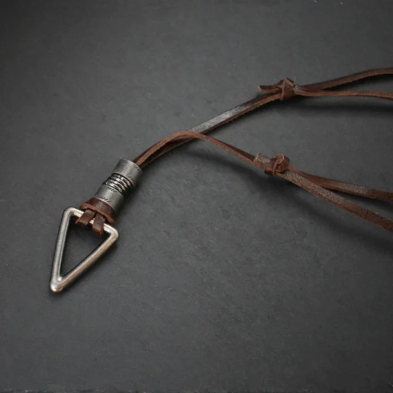 Collier en cuir homme vintage